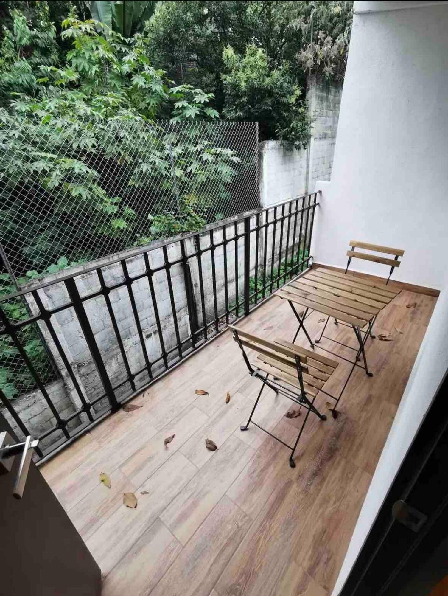 Guest house In - Cozy With Terrace